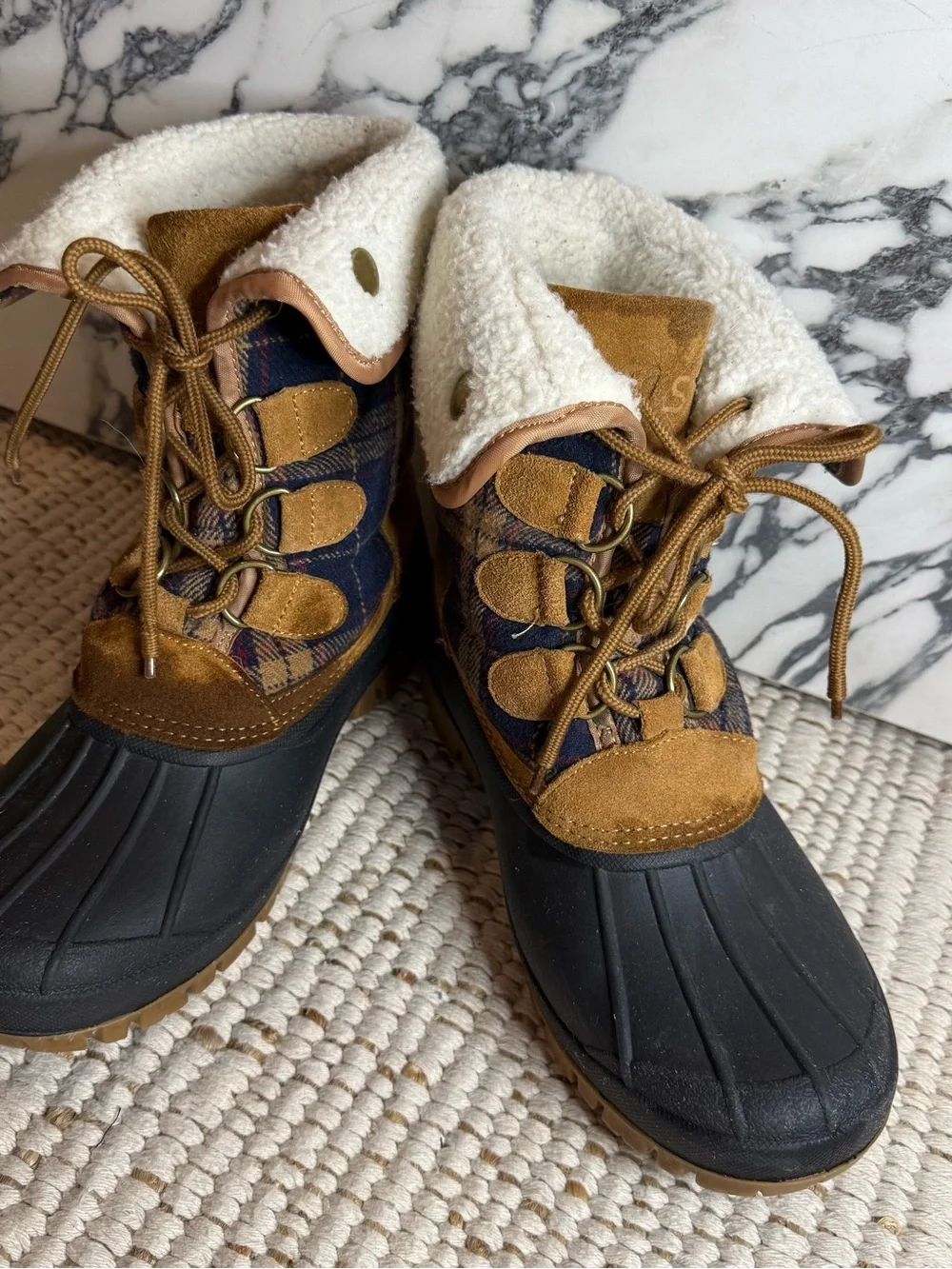 STQ Women's Plaid Winter Duck Boots Size 9 Waterproof Snow Shoes Navy Tan